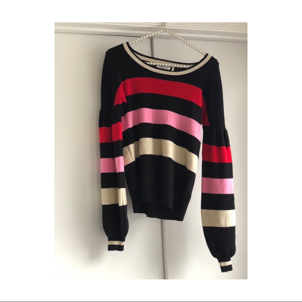 ⭐️BRAND NEW⭐️ Embossed Sweater